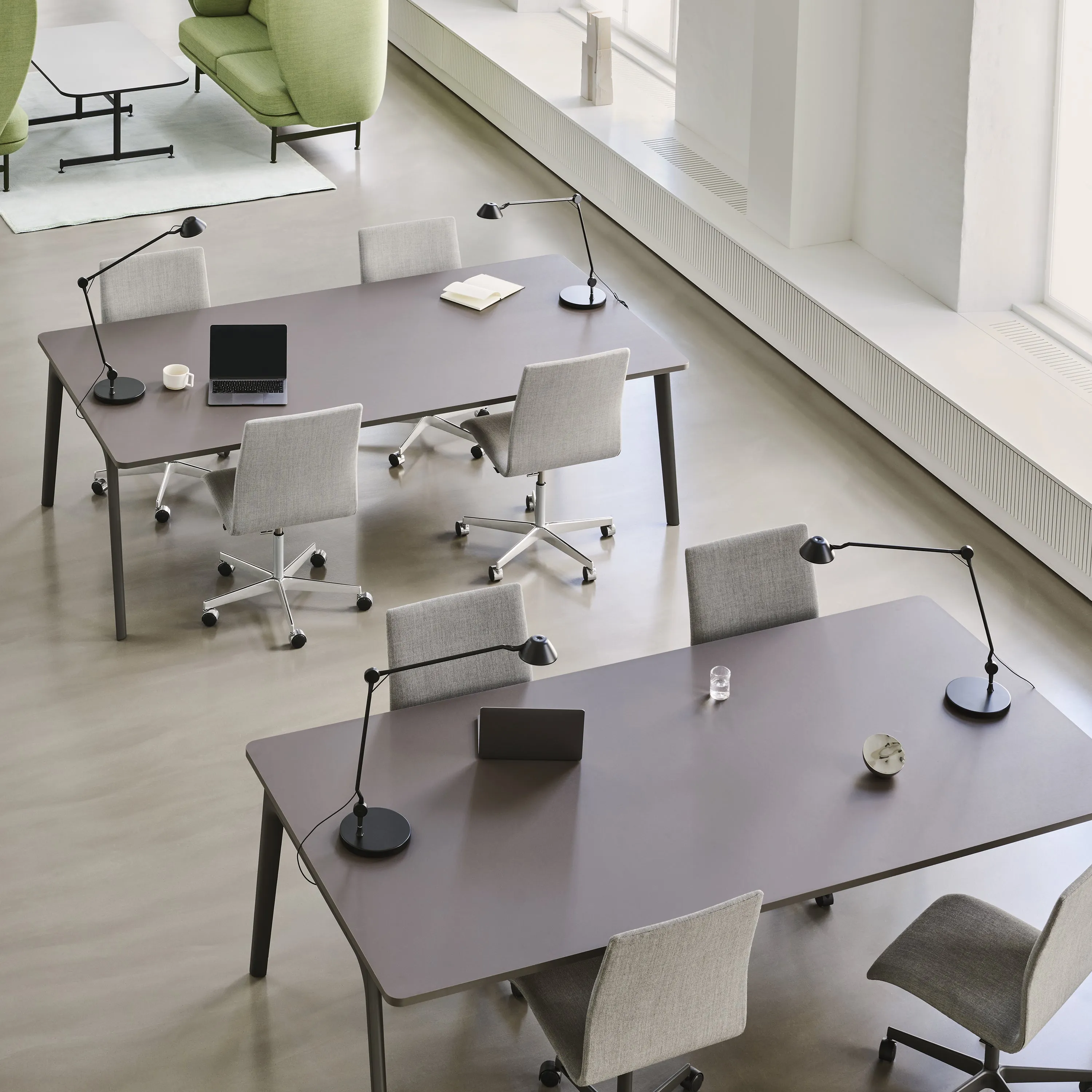 AQ01 Desk Lamp