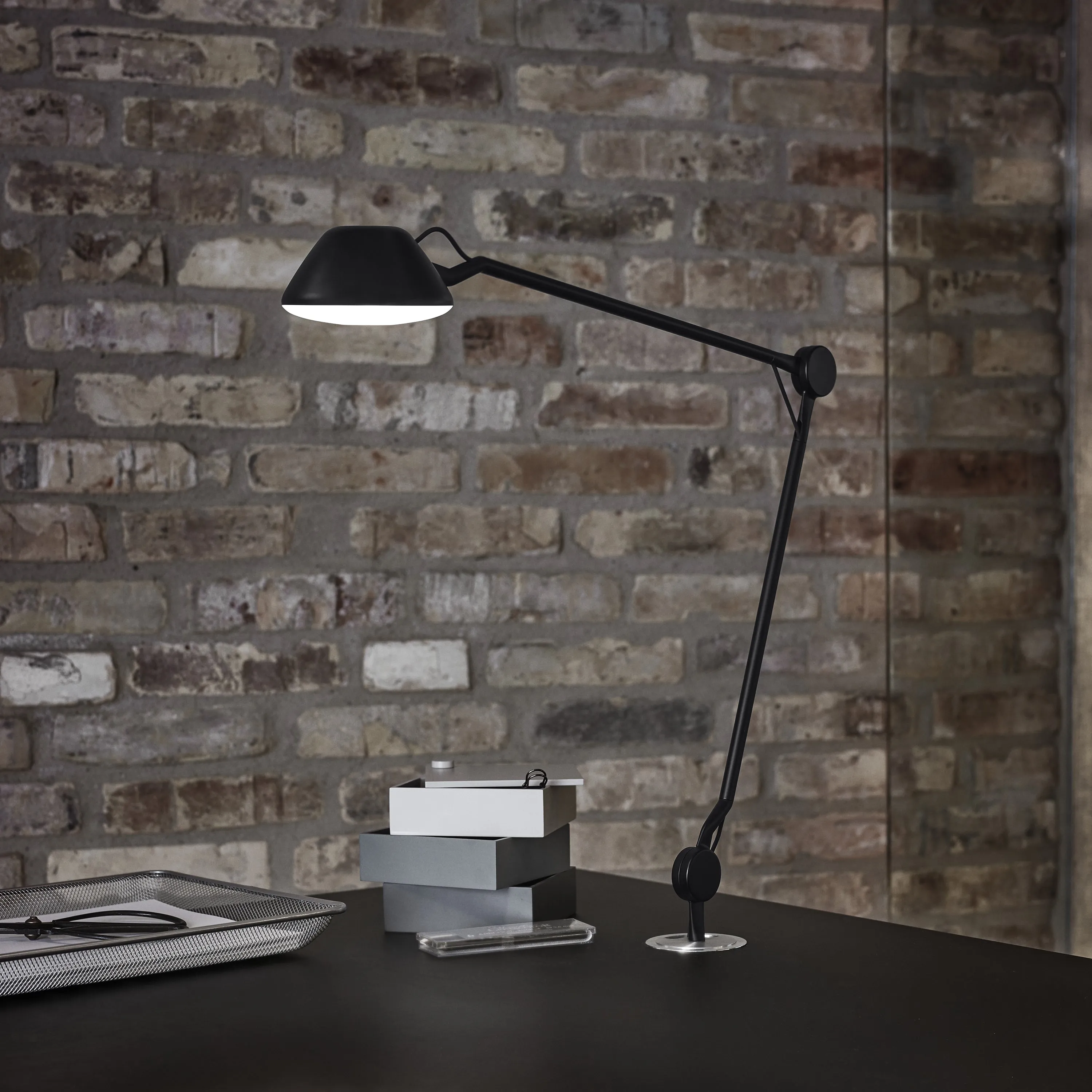 AQ01 Desk Lamp