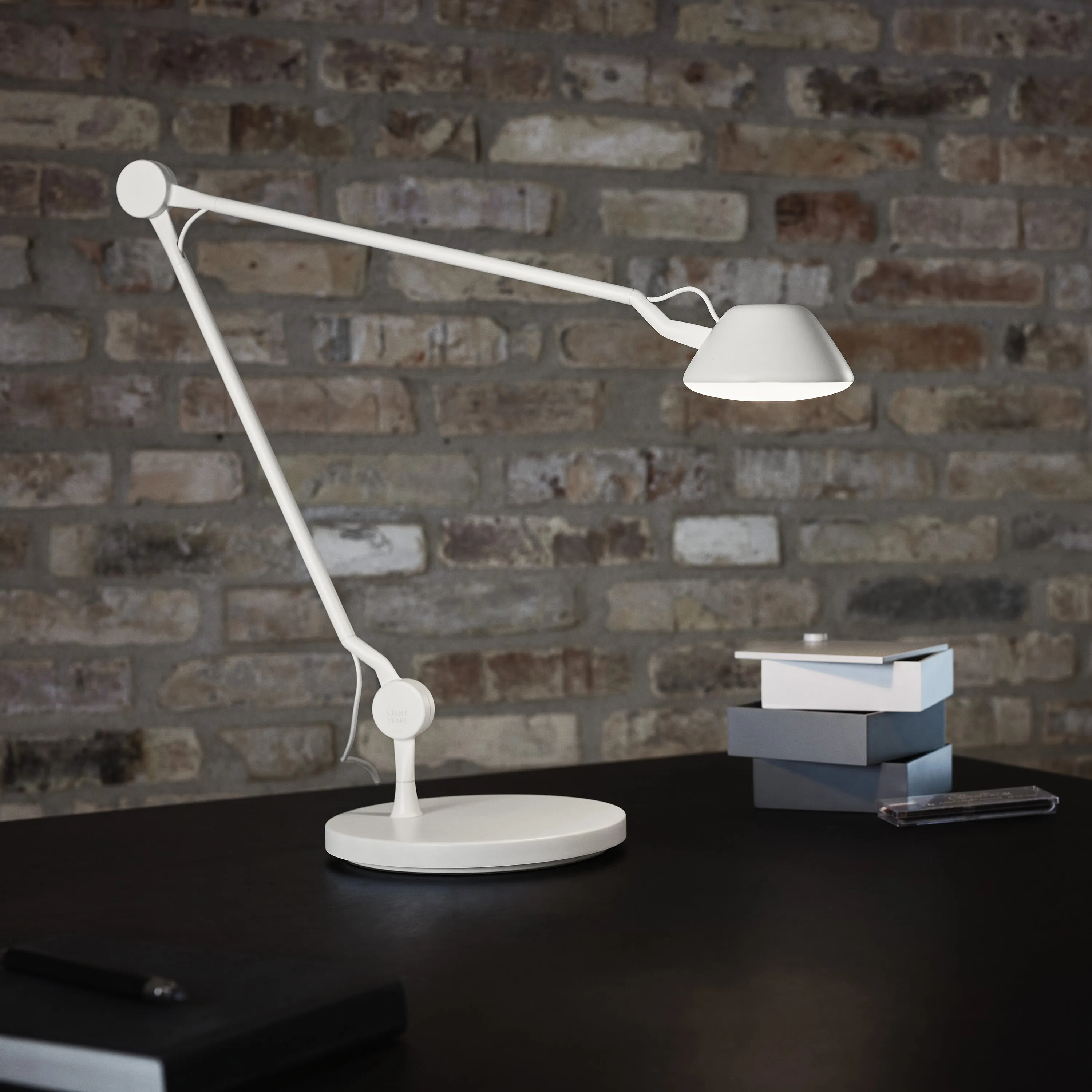 AQ01 Desk Lamp