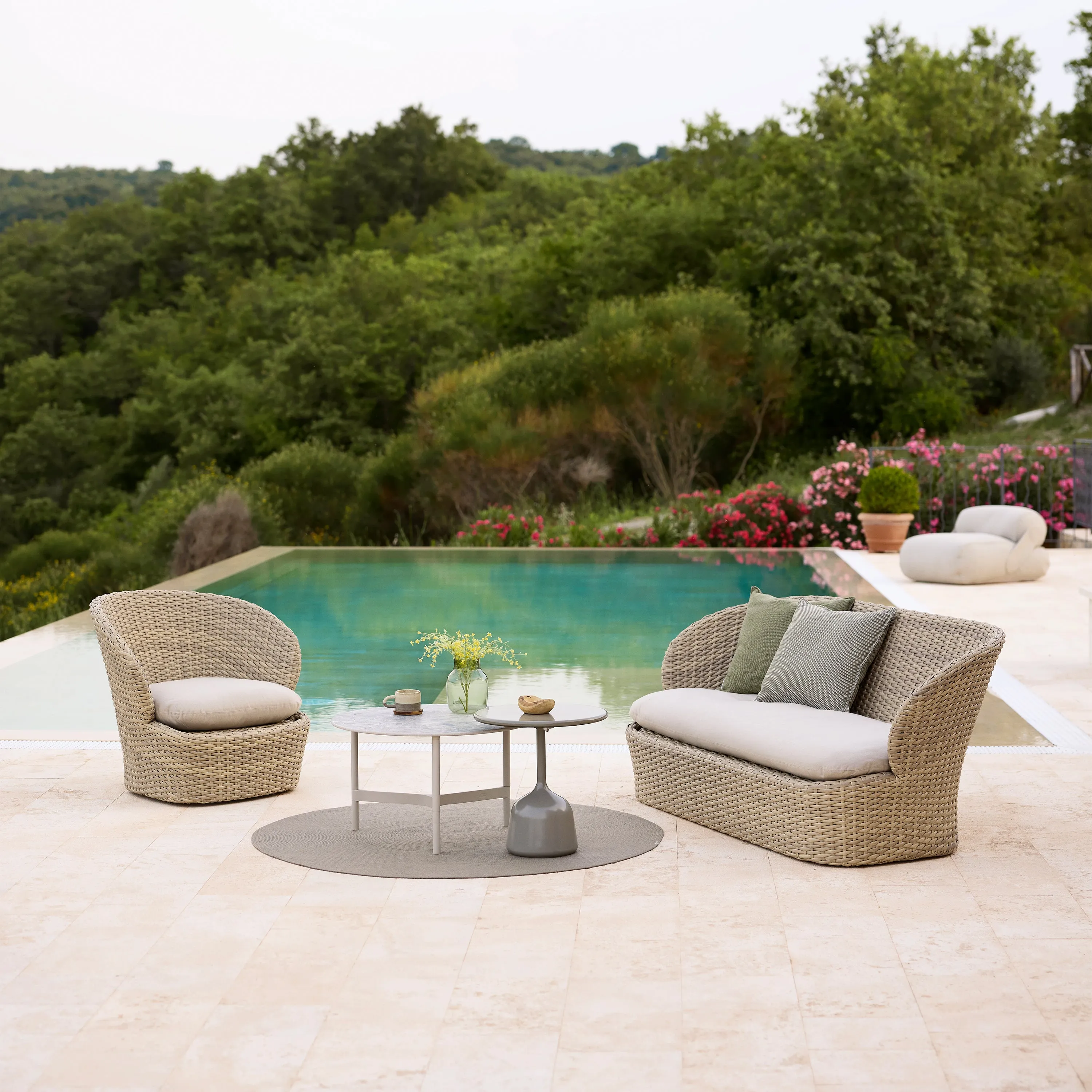Coast Outdoor Swivel Lounge Chair