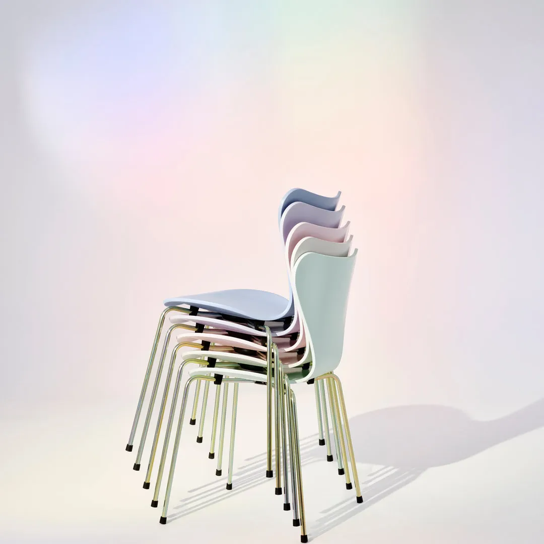 Fritz Hansen Series 7 Chair, Anniversary Edition 7:14 Am, Green