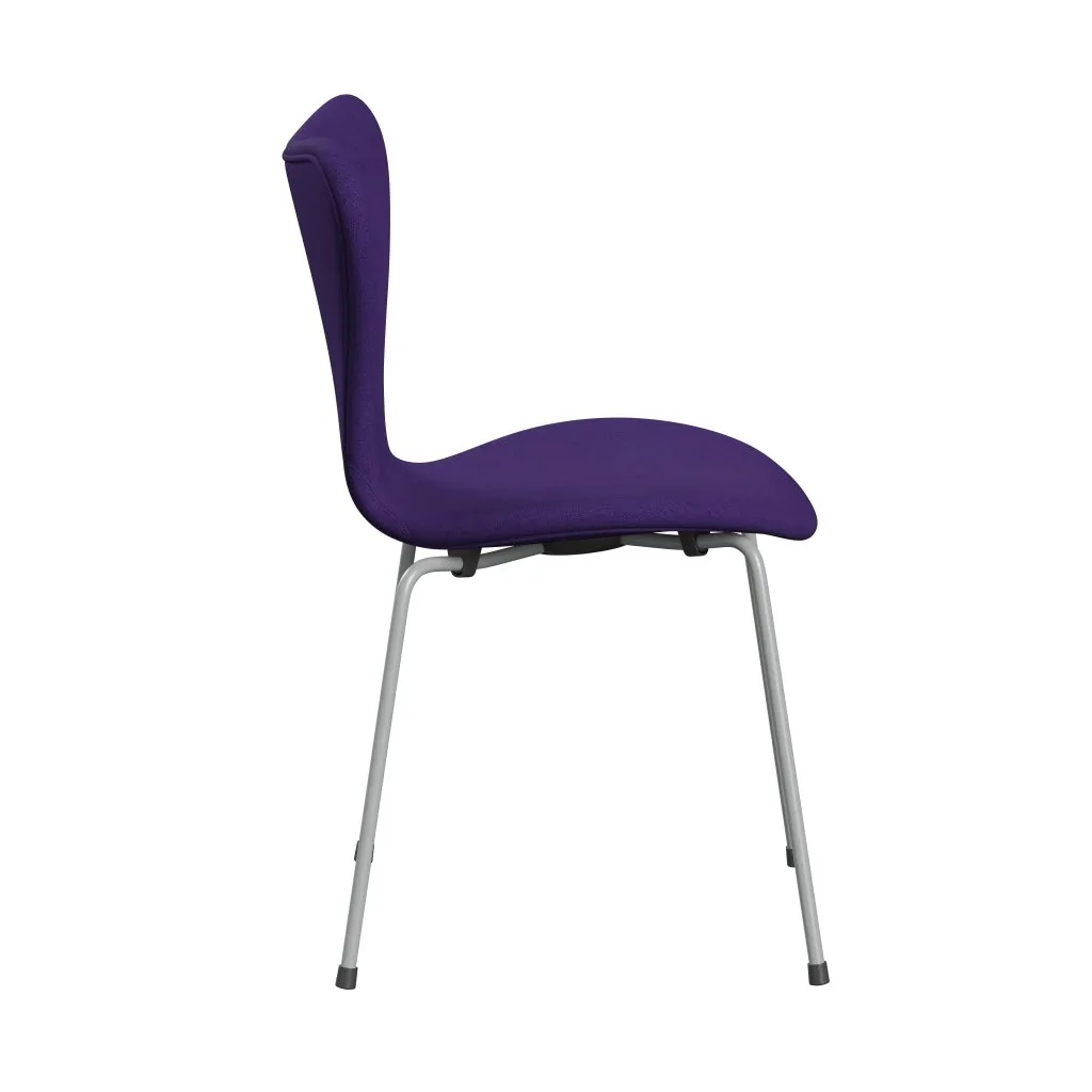 Fritz Hansen Series 7™ Chair Full Upholstery, Nine Grey/Tonus Violet
