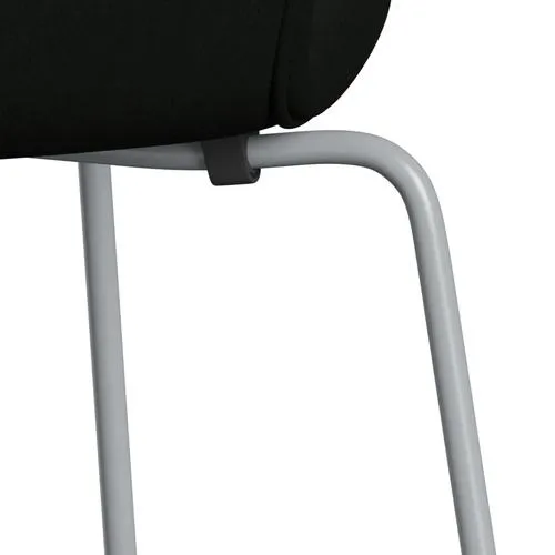 Fritz Hansen Series 7™ Chair Full Upholstery, Silver Grey/Comfort Black (C60009)