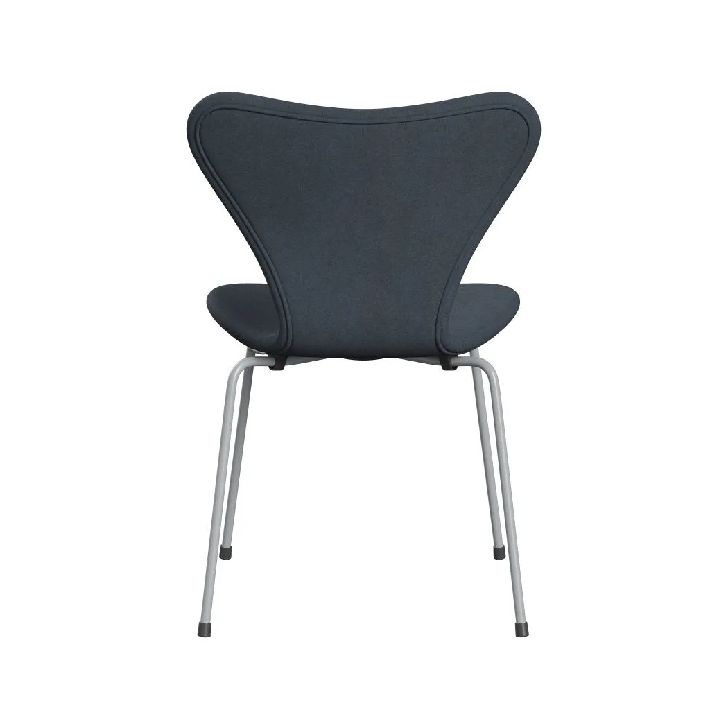 Fritz Hansen Series 7™ Chair Full Upholstery, Silver Grey/Divina Grey