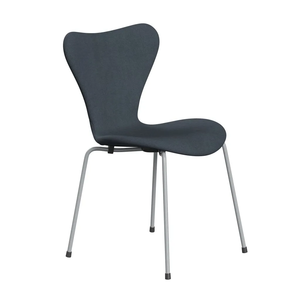 Fritz Hansen Series 7™ Chair Full Upholstery, Silver Grey/Divina Grey