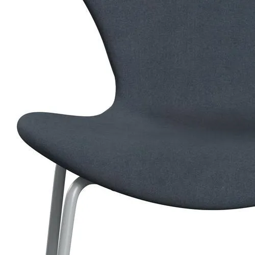 Fritz Hansen Series 7™ Chair Full Upholstery, Silver Grey/Divina Grey