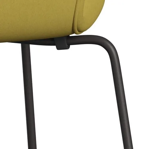 Fritz Hansen Series 7™ Chair Full Upholstery, Warm Graphite/Comfort Sand Light (C01049)