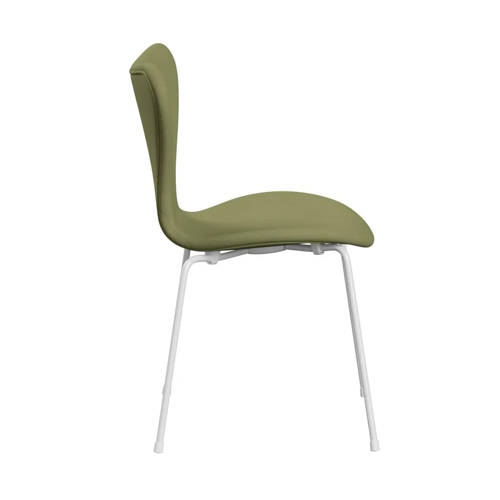 Fritz Hansen Series 7™ Chair Full Upholstery, White/Comfort Grey (C68009)