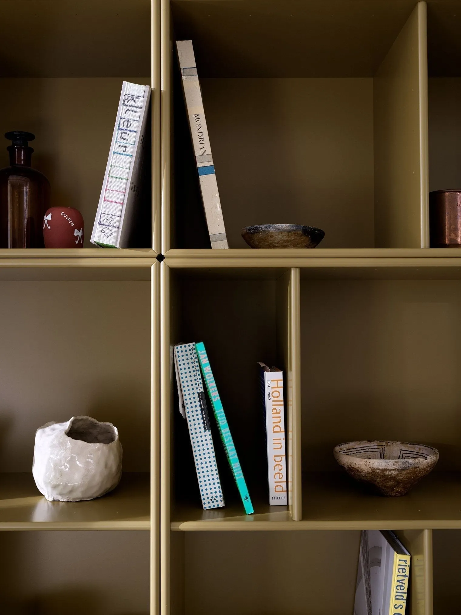 Montana Read Spacious Bookshelf With Suspension Rail, Ruby