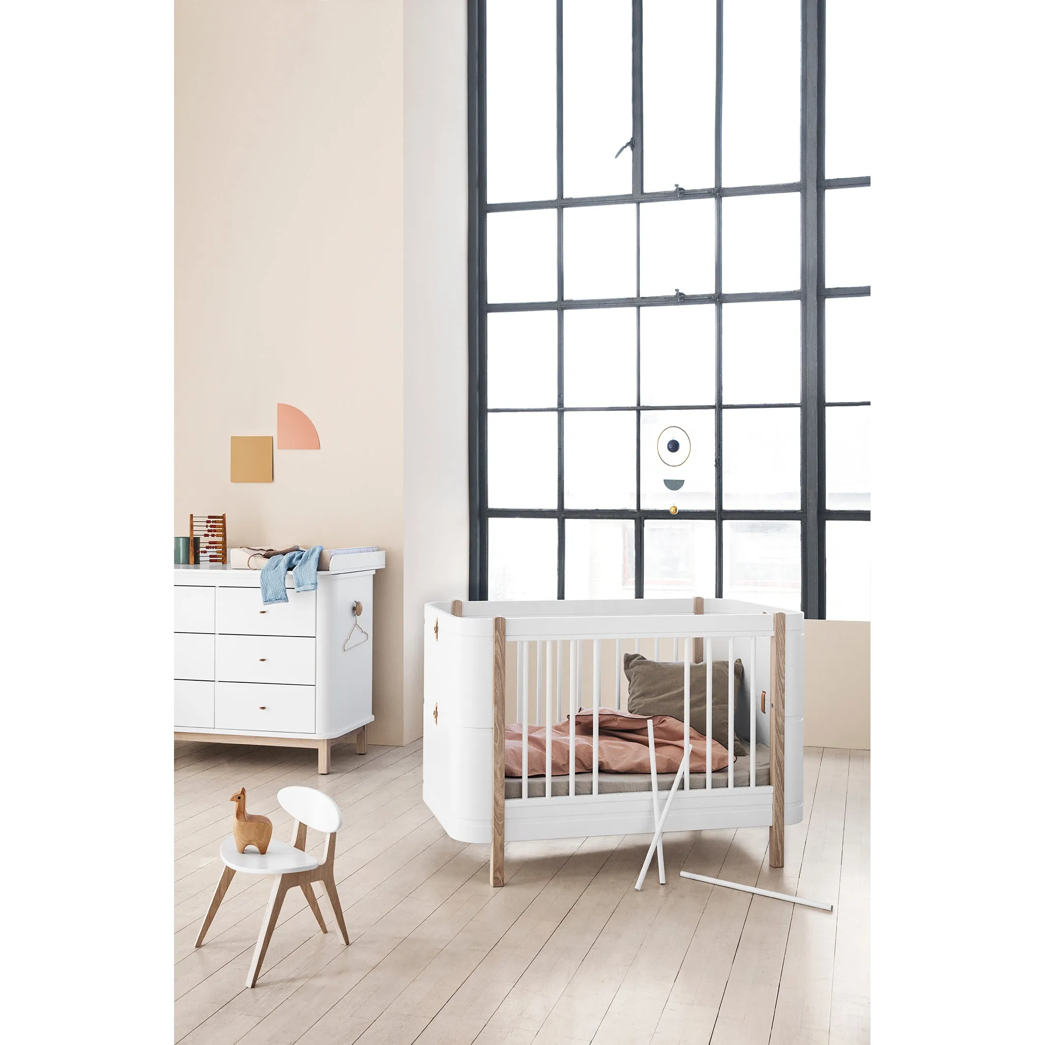 Oliver Furniture Wood Mini  Cot Bed (With Junior Conversion Kit) - White/Oak