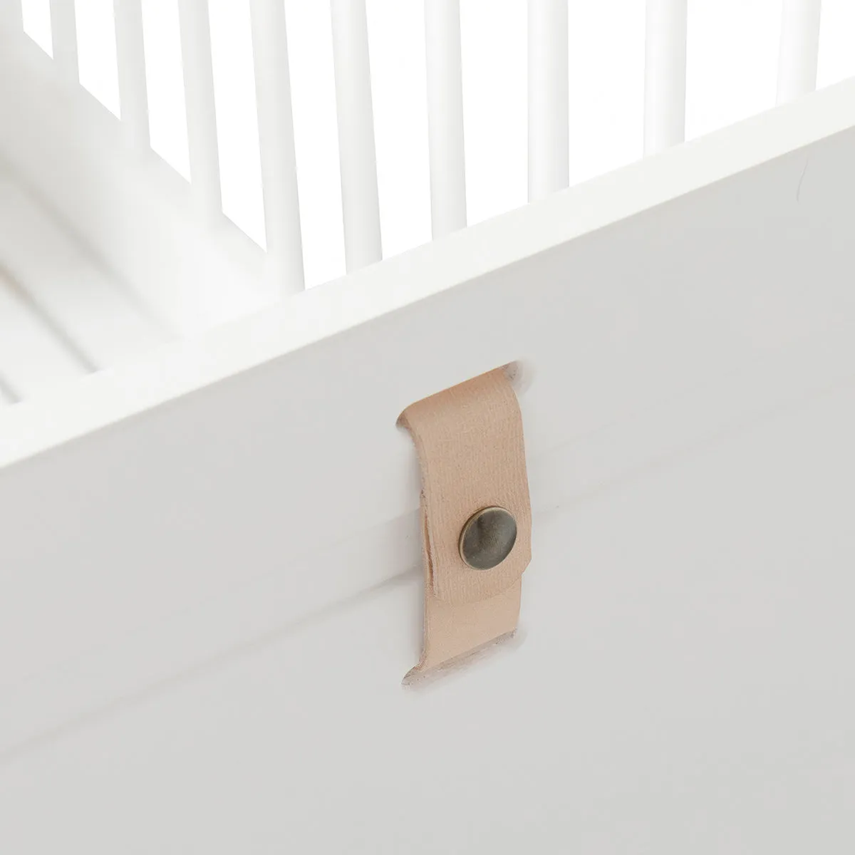 Oliver Furniture Wood Mini  Cot Bed (With Junior Conversion Kit) - White/Oak