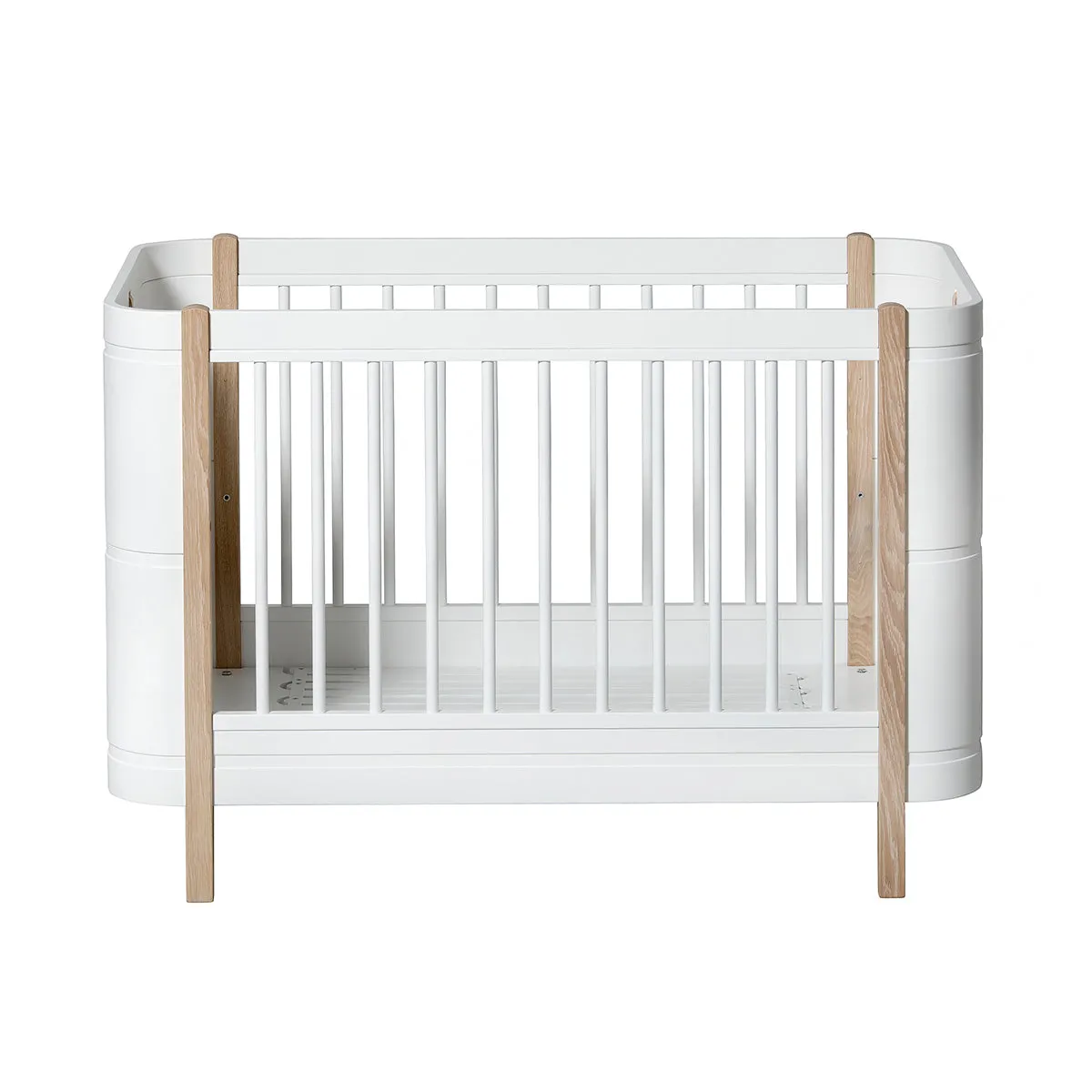 Oliver Furniture Wood Mini  Cot Bed (With Junior Conversion Kit) - White/Oak