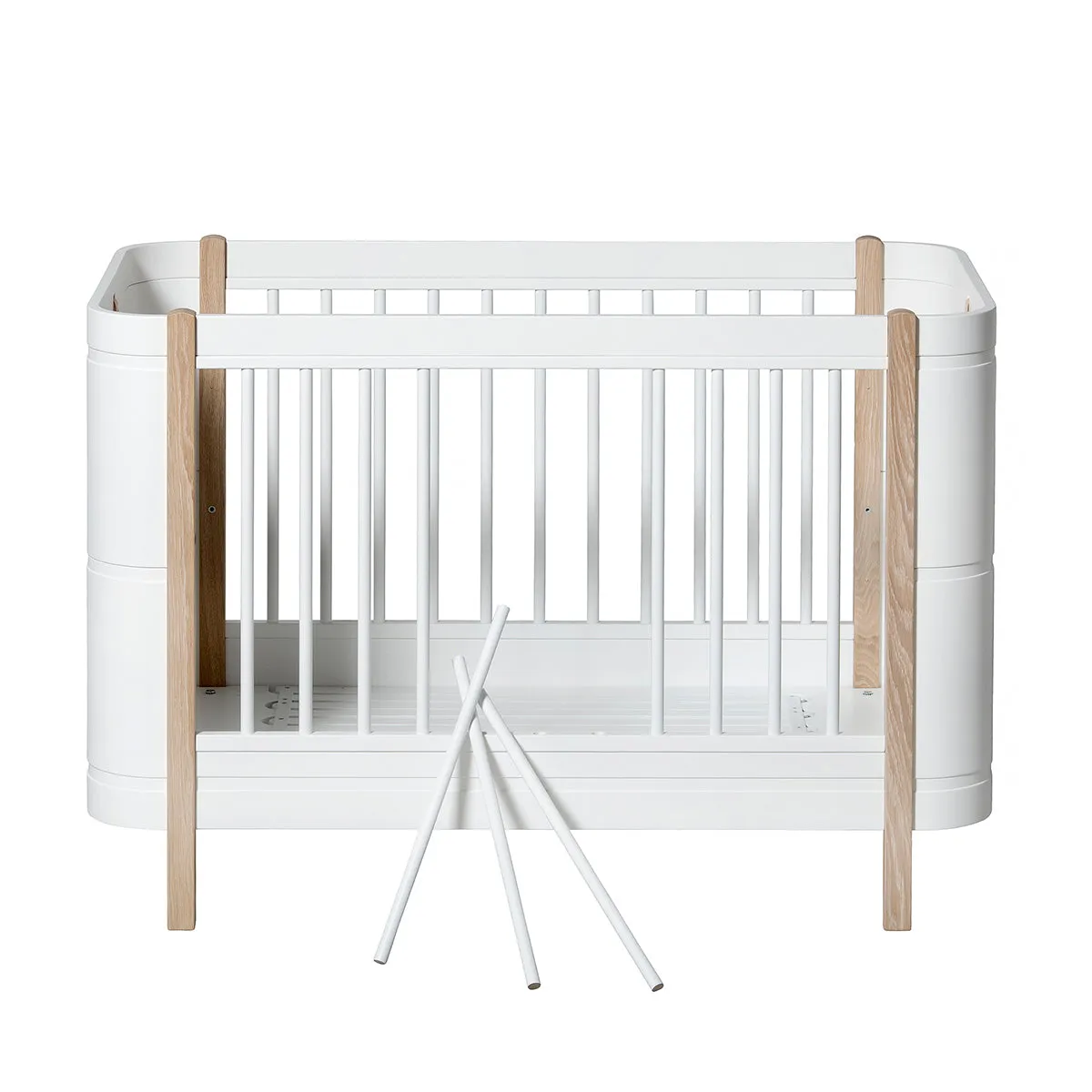Oliver Furniture Wood Mini  Cot Bed (With Junior Conversion Kit) - White/Oak