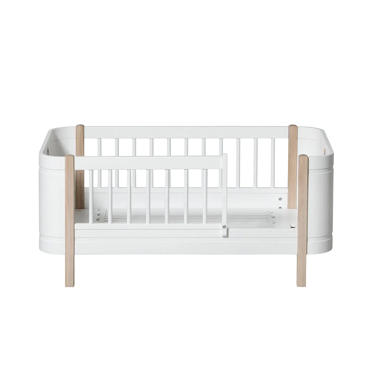 Oliver Furniture Wood Mini  Cot Bed (With Junior Conversion Kit) - White/Oak