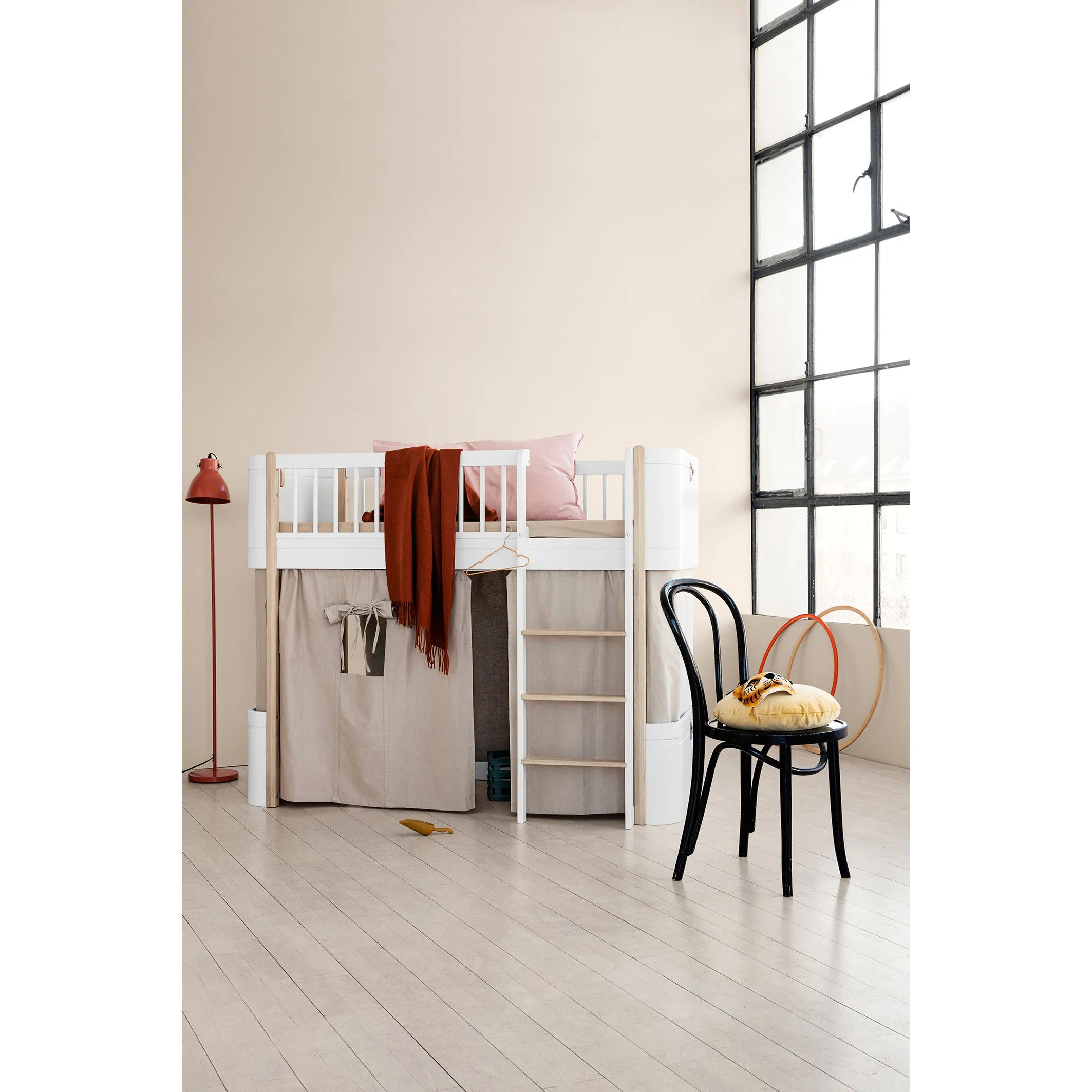 Oliver Furniture Wood Mini  Cot Bed (With Junior Conversion Kit) - White/Oak
