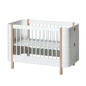 Oliver Furniture Wood Mini  Cot Bed (With Junior Conversion Kit) - White/Oak