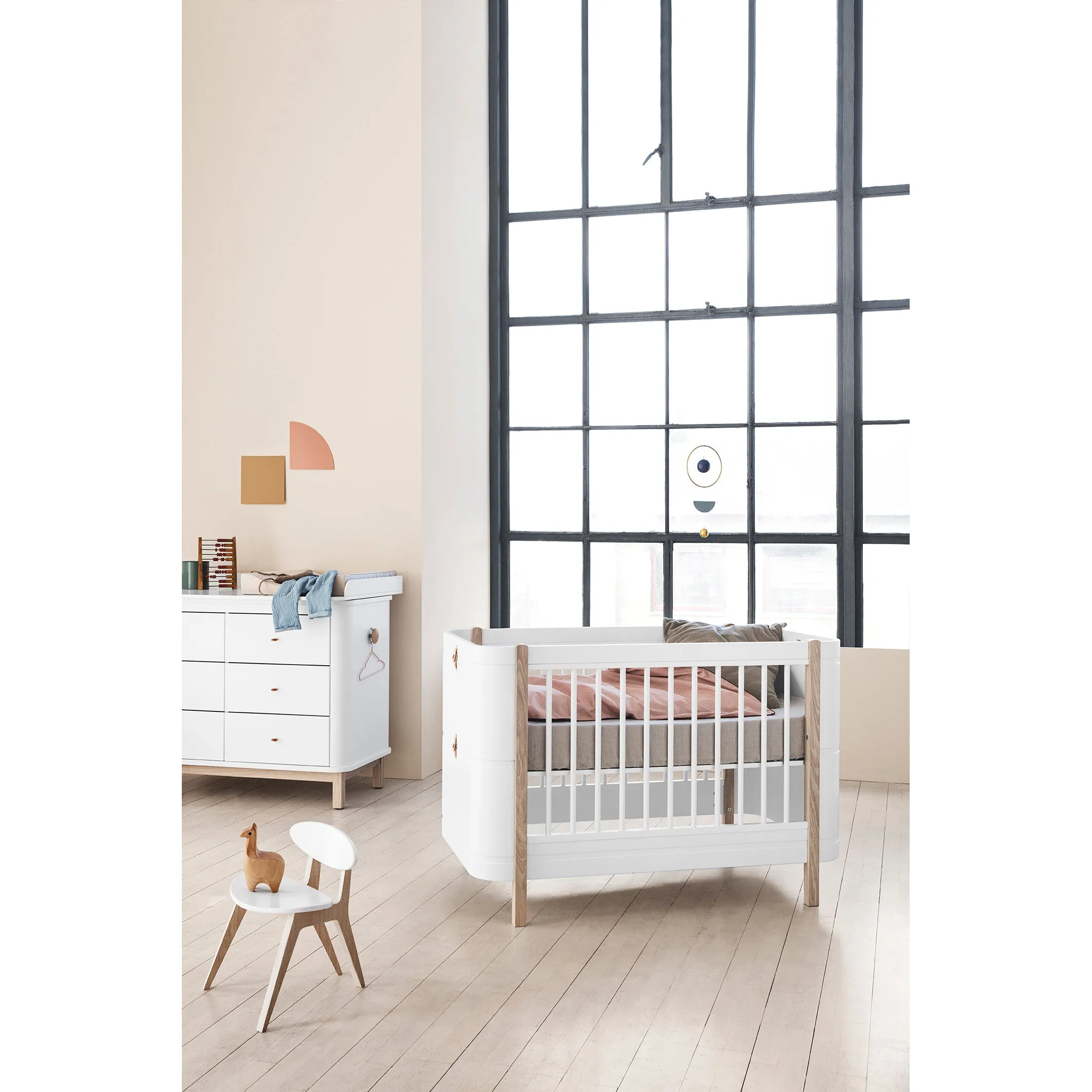 Oliver Furniture Wood Mini  Cot Bed (With Junior Conversion Kit) - White/Oak