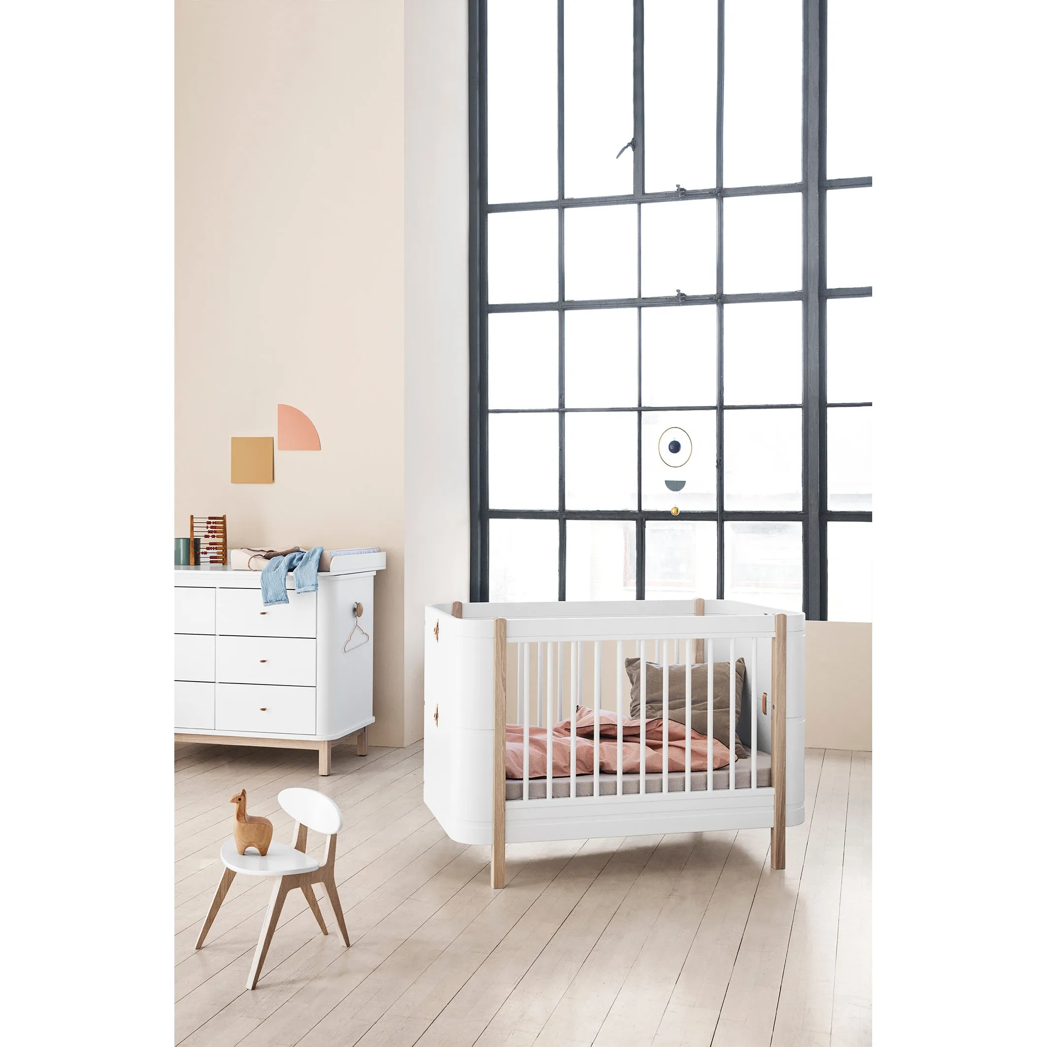 Oliver Furniture Wood Mini  Cot Bed (With Junior Conversion Kit) - White/Oak