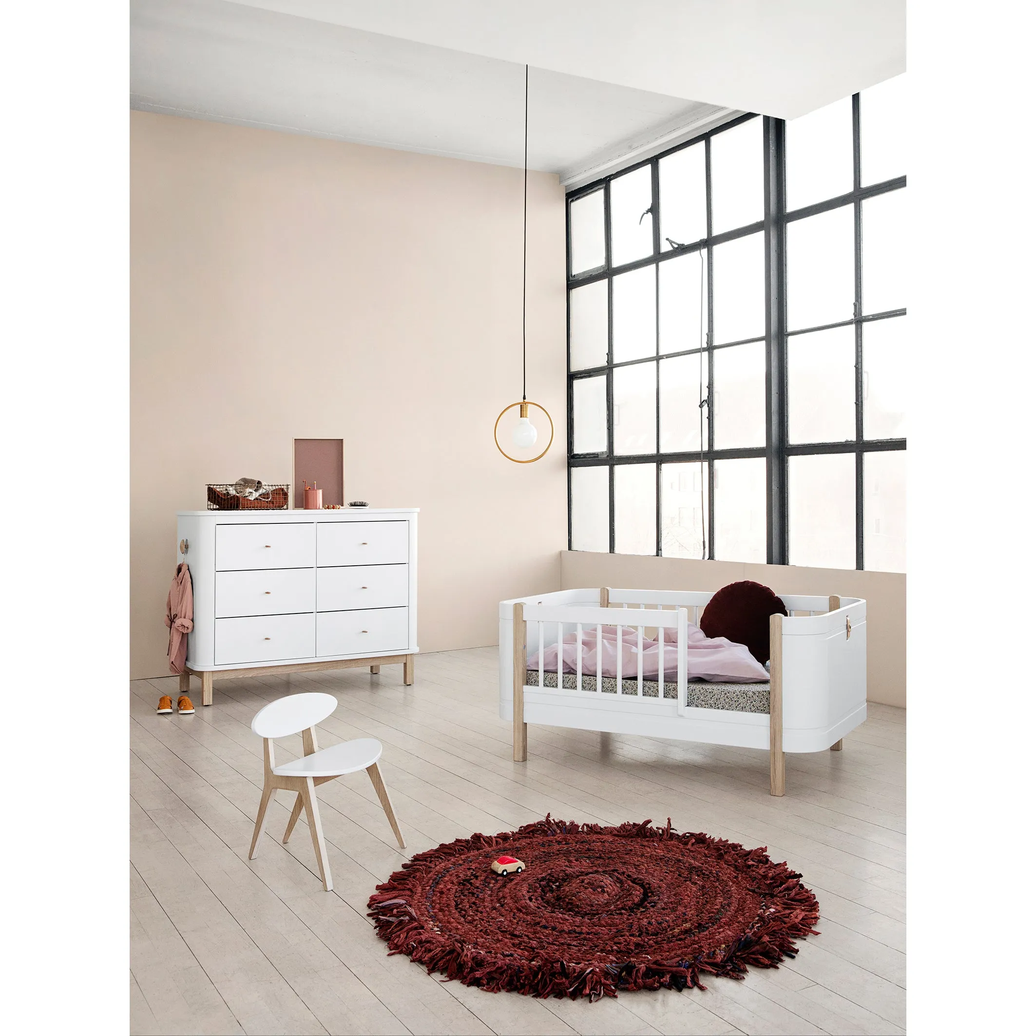 Oliver Furniture Wood Mini  Cot Bed (With Junior Conversion Kit) - White/Oak