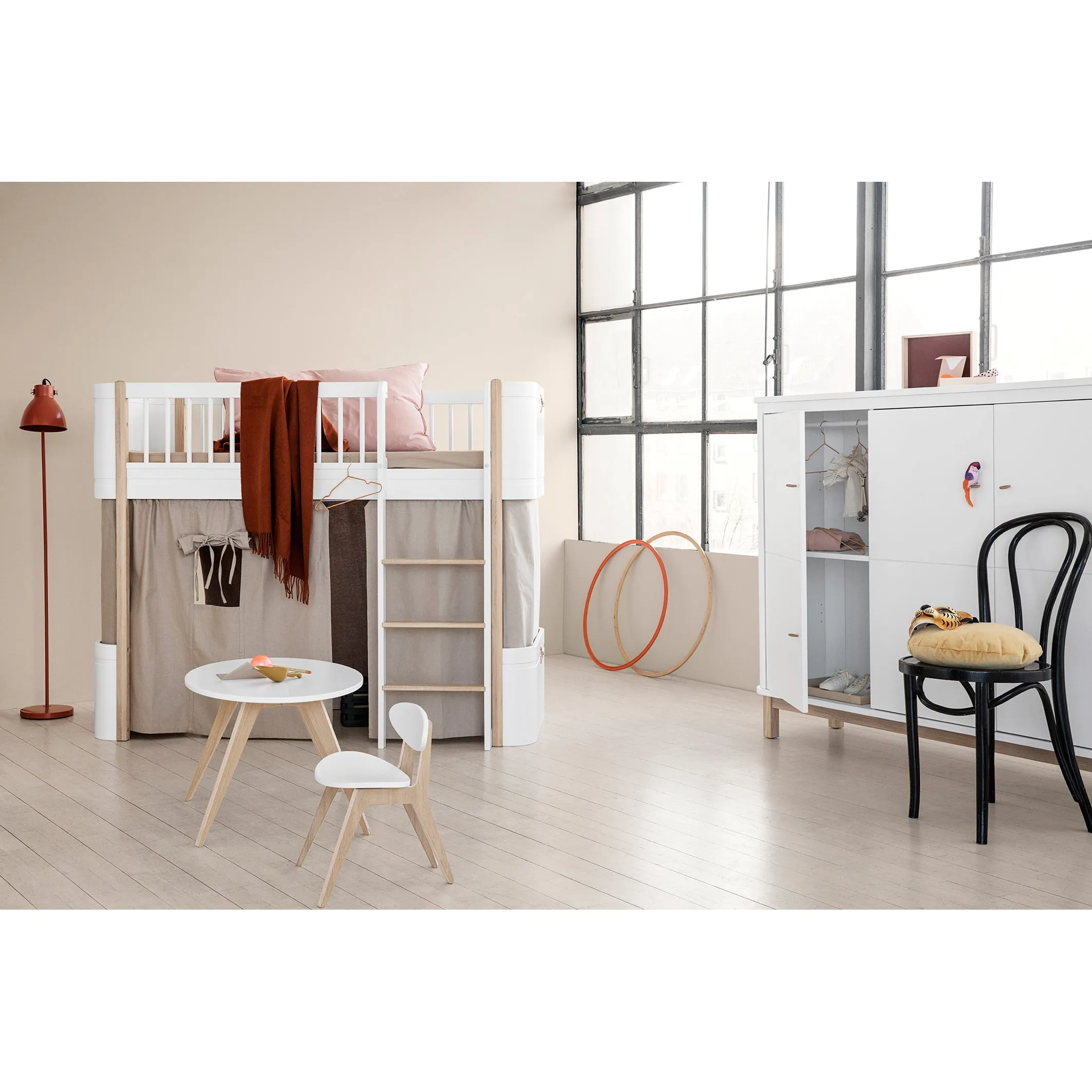 Oliver Furniture Wood Mini  Cot Bed (With Junior Conversion Kit) - White/Oak